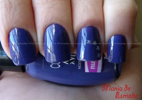 Unhas com esmalte Noite Africana Colorama