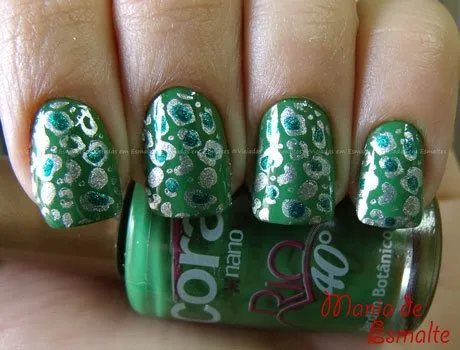 Unhas decoradas com Konad