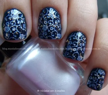 Unhas carimbadas com La Femme Neon Fest