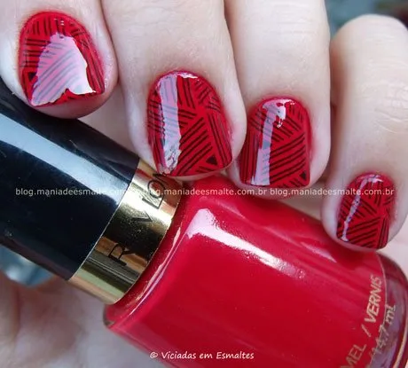 Esmalte Revlon Red com Carimbo Konad m95