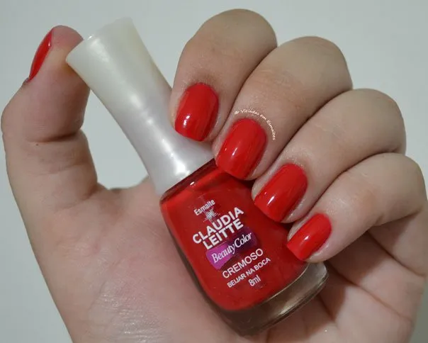 Unhas com Esmalte Claudia Leitte Beijar na Boca