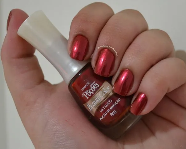 Unhas com Esmalte Beauty Color Poção de Sedução