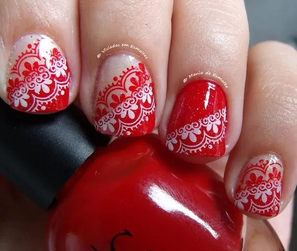 unhas com Carimbo Konad