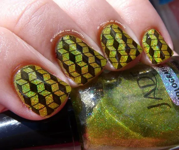 Unhas com Esmalte Holográfico Jade Oasis