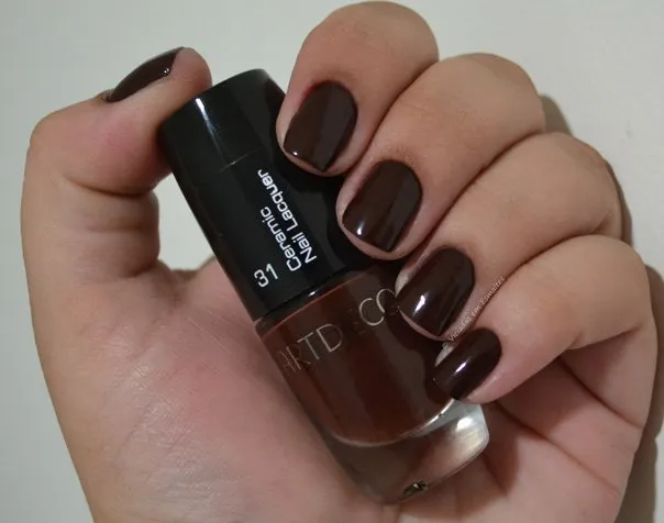 Unhas com Esmalte Artdeco Brown Truffle