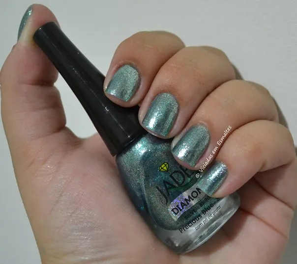 Unhas com esmalte Jade Jóias Líquidas