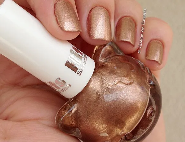 Unhas com Esmalte Hello Kitty Cooper Moon