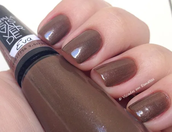 Unhas com Esmalte Isis Valverde Impala Eva