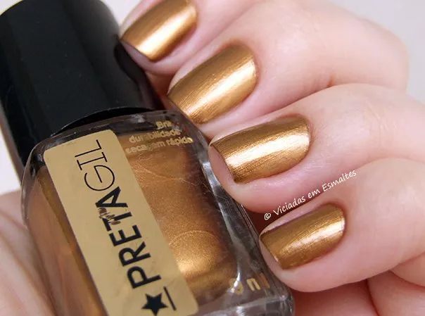 Unha com Esmalte Preta Gil Trio Elétrico
