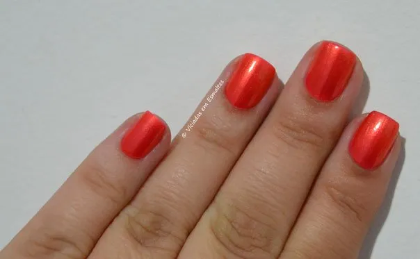 Unhas com Esmalte Perfumado Revlon Orange Pop