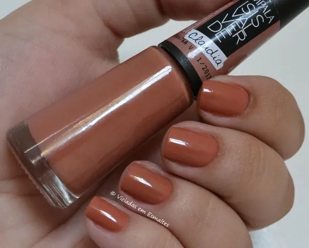 Unhas com Esmalte isis Valverde Cláudia