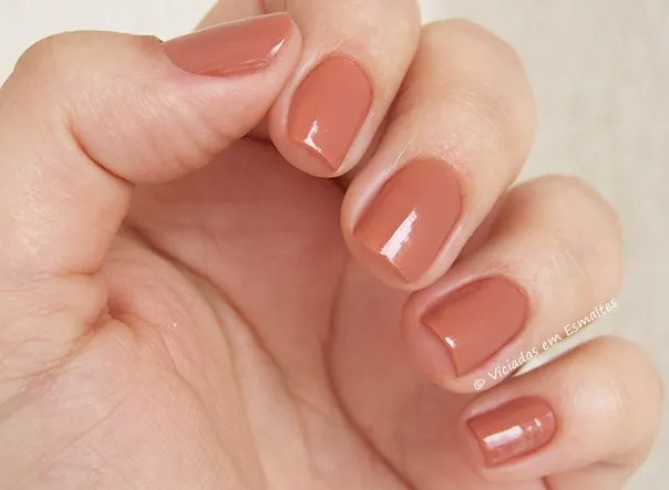 Unhas com Esmalte Ivete Sangalo Bom Bom
