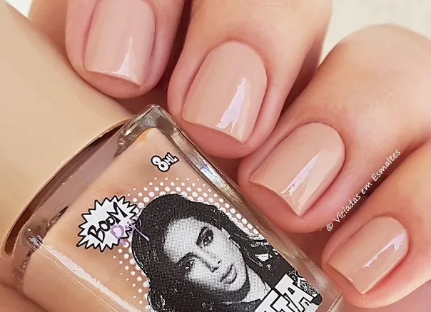 Unhas com Esmalte Anitta Poderosa