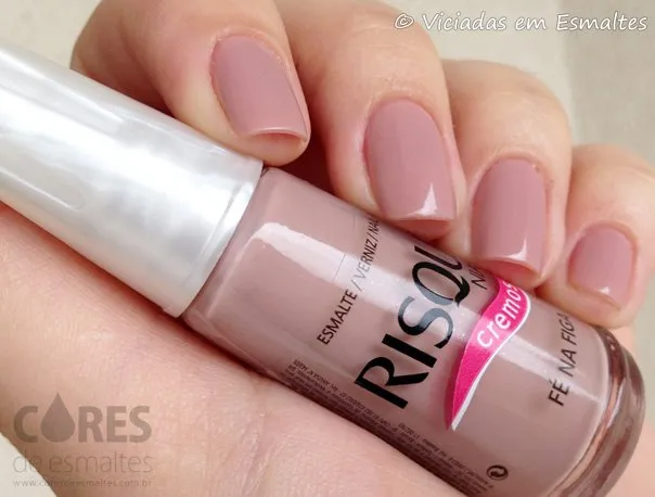 Unhas com esmalte Risqué Fé na Figa