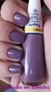 unhas e esmalte