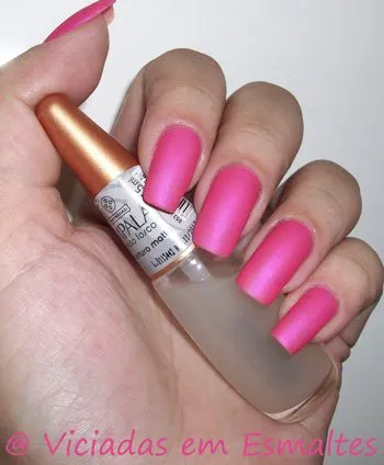 unhas e esmalte