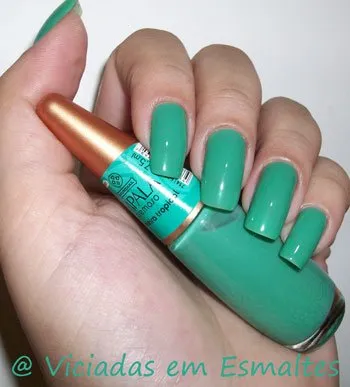 unhas e esmalte