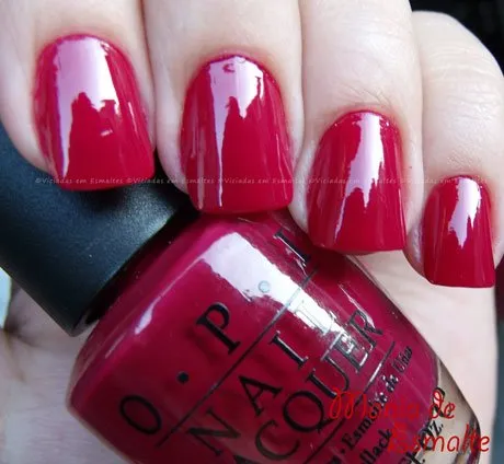 Unhas com esmalte O.P.I