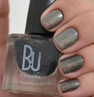 Unhas com esmalte Jenny