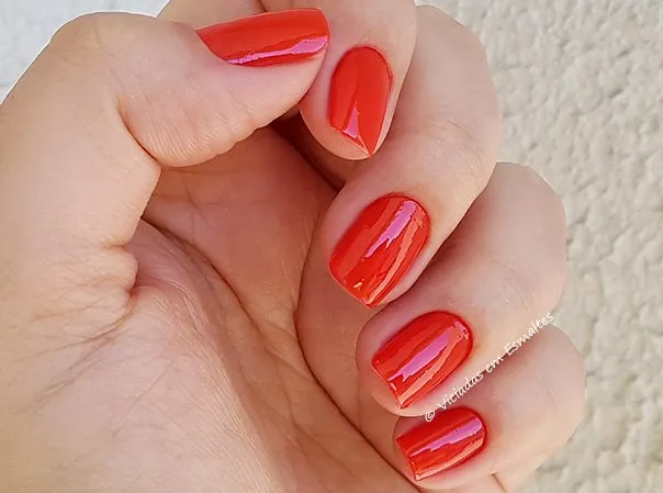 Unhas com Esmalte de Unha Anitta Menina Ma