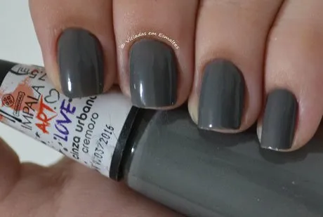 unhas com Esmalte Impala Cinza urbano Coleção Art Love