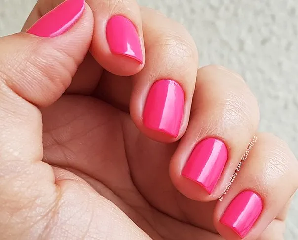 Unhas com Esmalte Impala Plano Perfeito