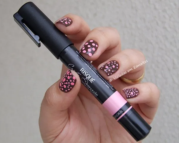 Unhas Decoradas com Caneta Risqué
