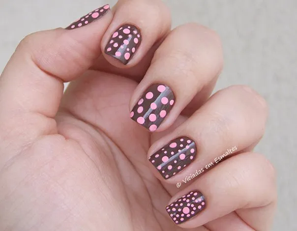 Unhas Decoradas com Caneta Risqué