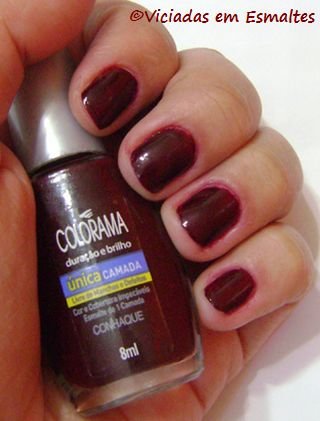 unhas e esmalte