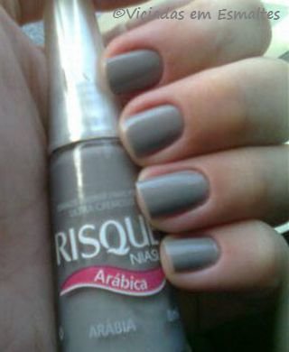 unhas e esmalte