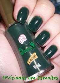 unhas e esmalte