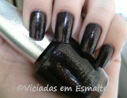 unhas e esmalte