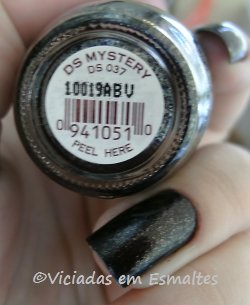 unhas e esmalte