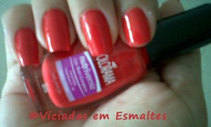 unhas e esmalte