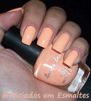 unhas e esmalte