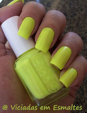 unhas e esmalte