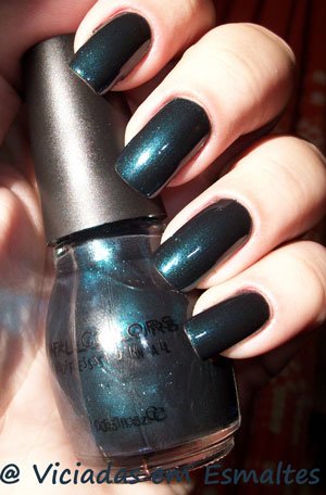 unhas e esmalte