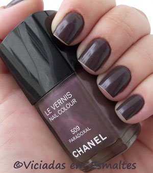 Esmalte Chanel e Unhas