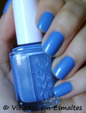 unhas e esmaltes