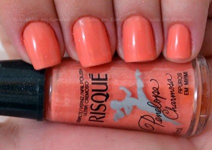 Risqué Apuros em Miami Unhas Coral com Esmalte Risqué Apuros em Miami