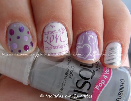 Unhas decoradas com carimbo