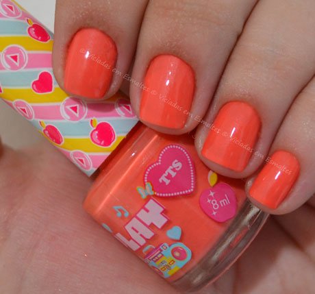 unhas com esmalte TTS capricho
