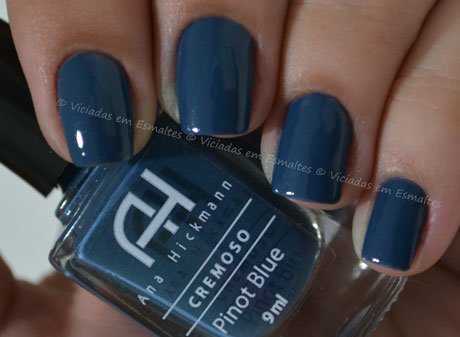 unha com esmalte ana hickmann pinot blue