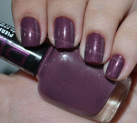 Unhas com Esmalte Pleasure DNA Italy