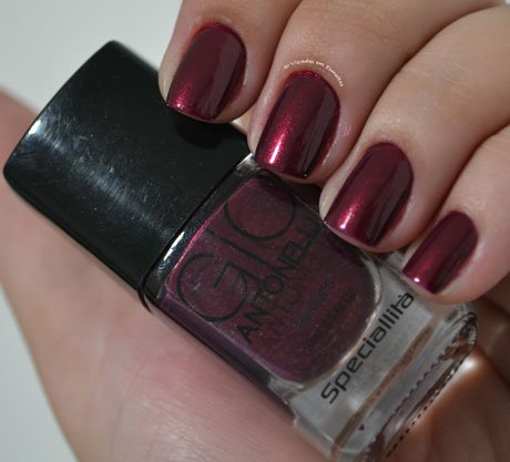 unhas com Esmalte Saudade Giovanna Antonelli