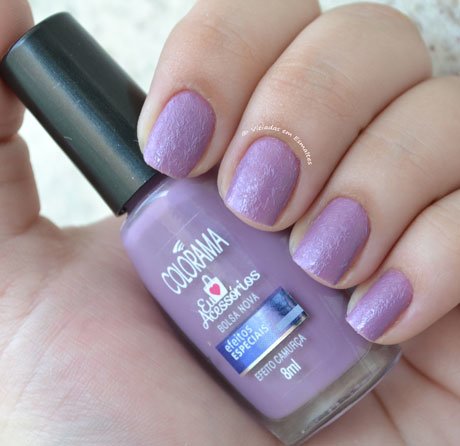 Unhas com Esmalte Colorama Bolsa Nova Efeito Camurça