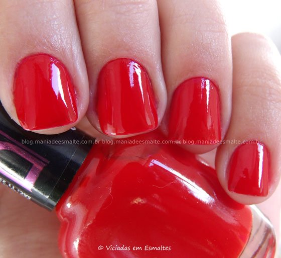 Unhas com Esmalte Chic DNA Italy Vanity