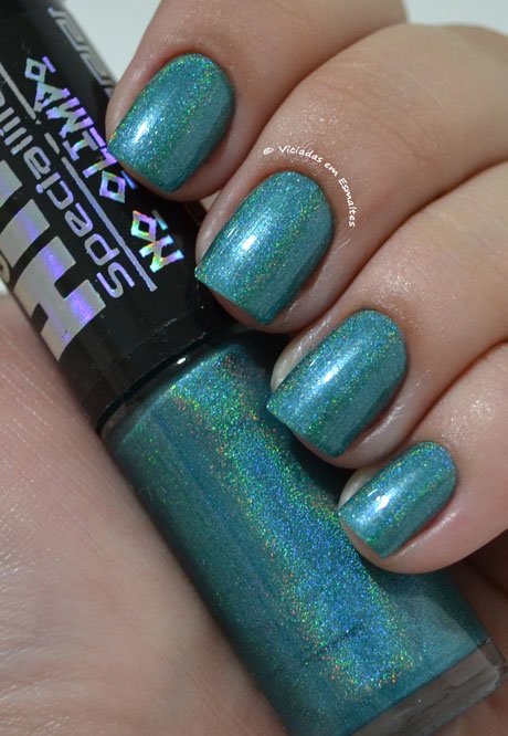 Unhas com Esmalte Holográfico Hera Hits