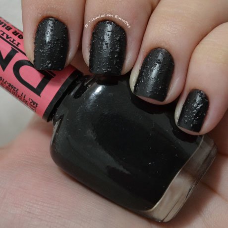 Unhas com Esmalte Sugar Black DNA Italy