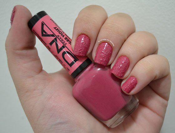 Unhas com Esmalte Violet DNA Italy Sugar